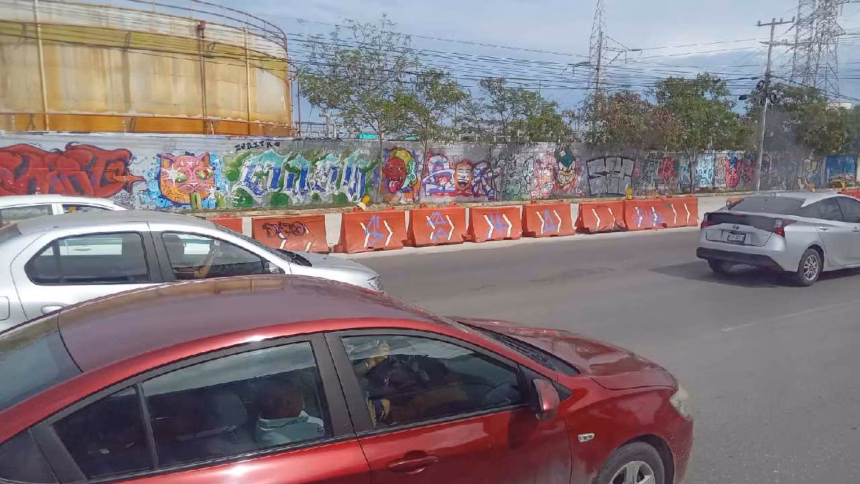 Trabajos de construcción en el Puente Nichupté causan cierres viales en Cancún.