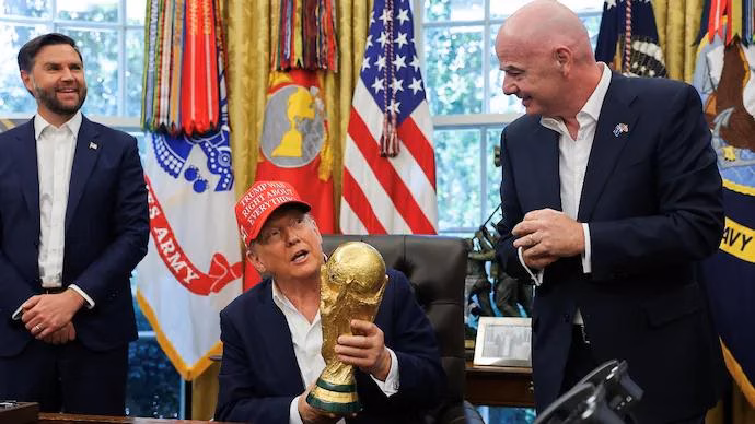 Trump durante una conferencia donde habló sobre posibles cambios en las sedes del Mundial 2026 por motivos de seguridad.
