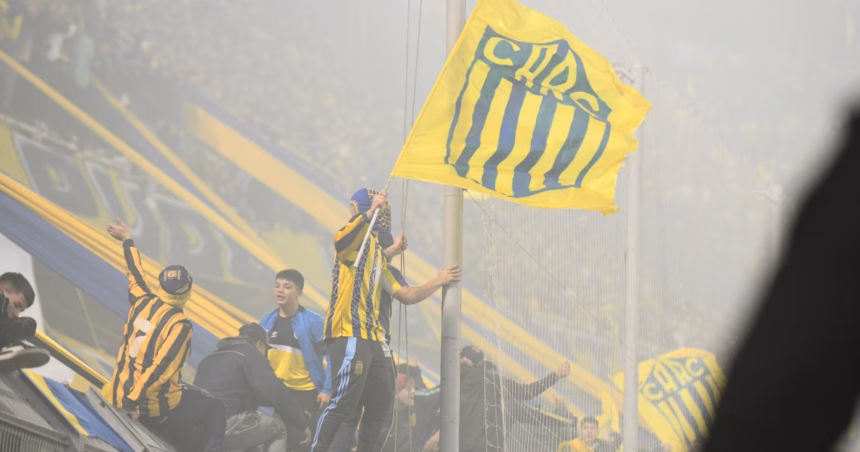 Líderes de la nueva conducción de la hinchada de Rosario Central en una reunión en la ciudad.