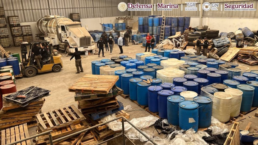 Operativos en Durango aseguran precursores químicos y hidrocarburo en inmuebles utilizados para actividades ilícitas.