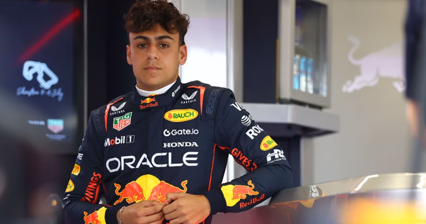Arvid Lindblad en su primer entrenamiento oficial con el monoplaza de Fórmula 1 en el Autódromo Hermanos Rodríguez.