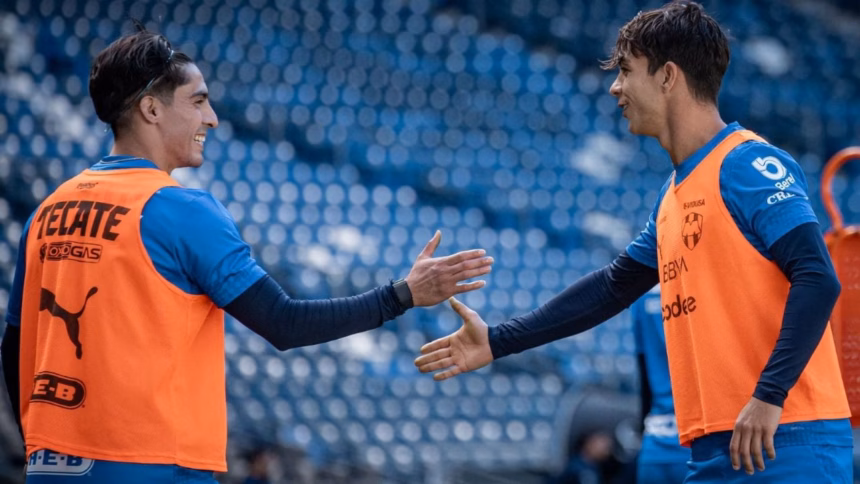 El lateral Erick Aguirre durante un entrenamiento previo al Clásico Regio en el Estadio BBVA.