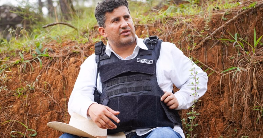 El alcalde de Uruapan, Carlos Manzo, durante sus patrullas en la ciudad para reforzar la seguridad.