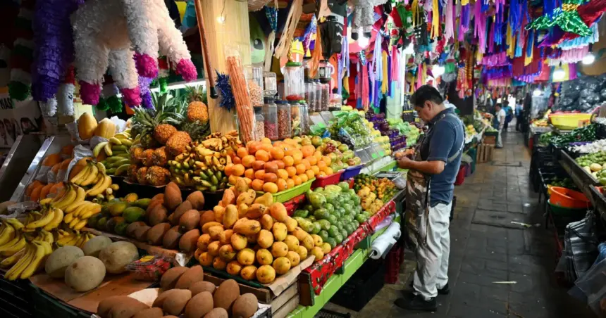Locatarios de mercados en Veracruz ajustan precios de frutas y verduras ante la alta demanda de temp
