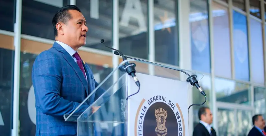 El Fiscal General de Michoacán, Carlos Torres Piña, encabeza la entrega de nombramientos a nuevos in
