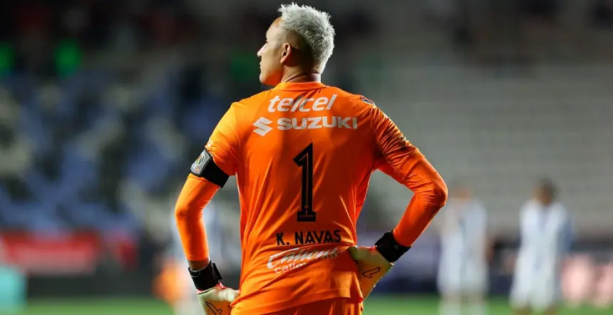 Keylor Navas, portero de Pumas, durante un partido de la Liga MX.