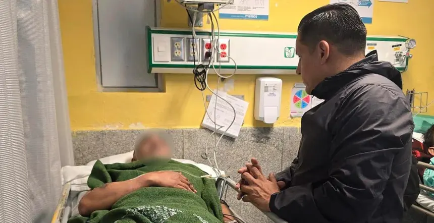 El Secretario de Seguridad Pública de Michoacán, José Antonio Cruz Medina, acompañado de un superior