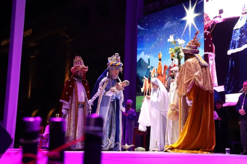 Miles de familias disfrutaron de la cabalgata de los Reyes Magos en Morelia.