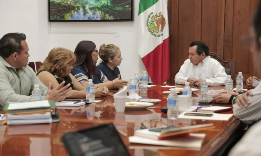 Reunión entre el gobernador Joaquín Díaz Mena y familiares de Mirna del Socorro Barrera.
