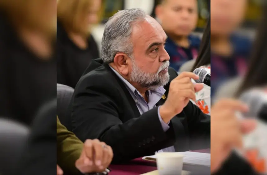 La diputada de Baja California, durante una sesión del Congreso, con expresión preocupada tras su denuncia.