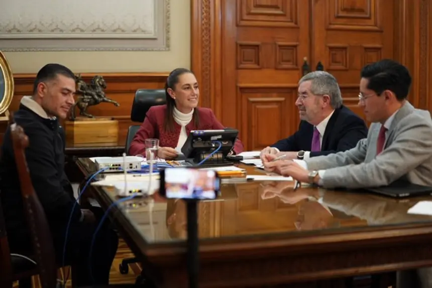 Claudia Sheinbaum durante la llamada con Donald Trump en Palacio Nacional.