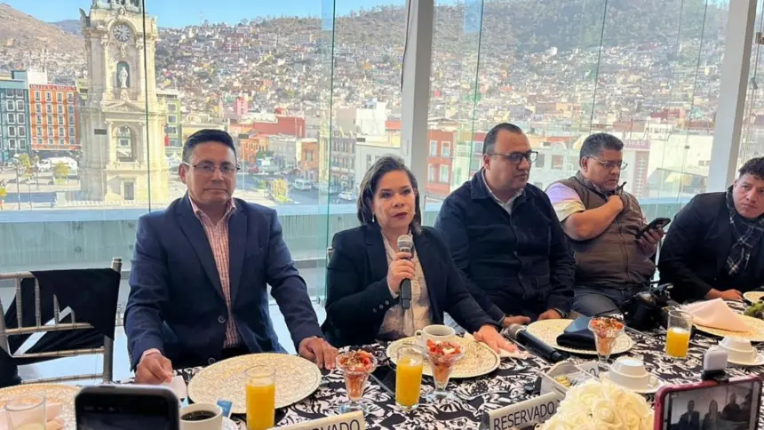 Tatiana Ángeles Moreno en conferencia sobre su interés en la gubernatura de Hidalgo