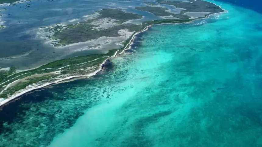 Vista aérea de Mahahual, donde se planifica el complejo turístico Perfect Day.