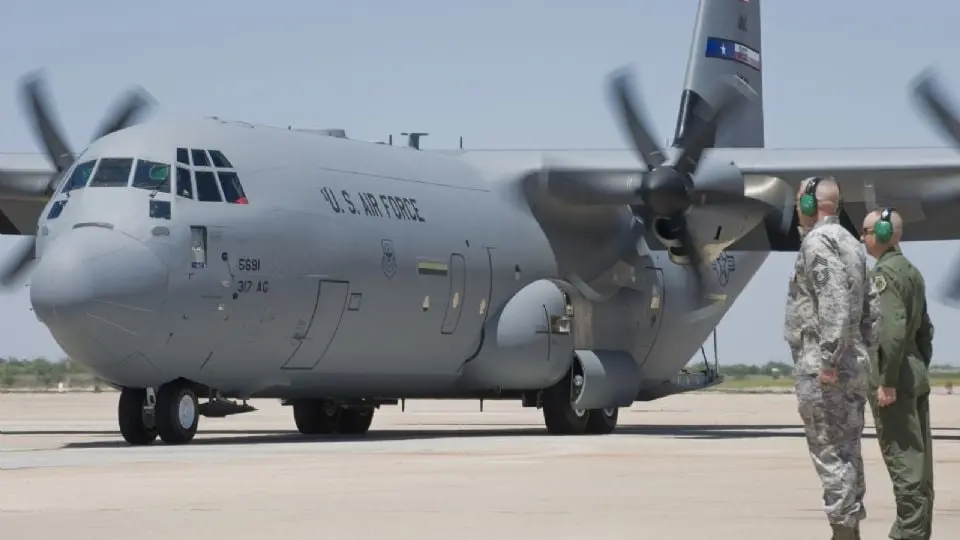 Avión de la Fuerza Aérea de EE. UU. aterriza en Toluca tras alerta