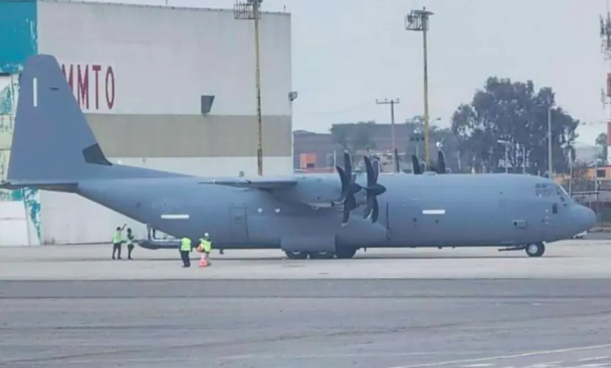 Avión Hércules en el Aeropuerto Internacional de Toluca, autorizado por México.