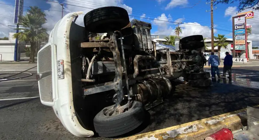 movilizacin-de-cuerpos-de-emergencia-tras-volcadur-860x465