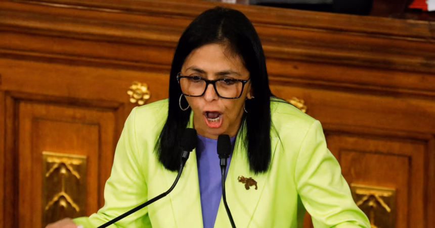 Delcy Rodríguez durante la reunión sobre la reforma energética en Venezuela.