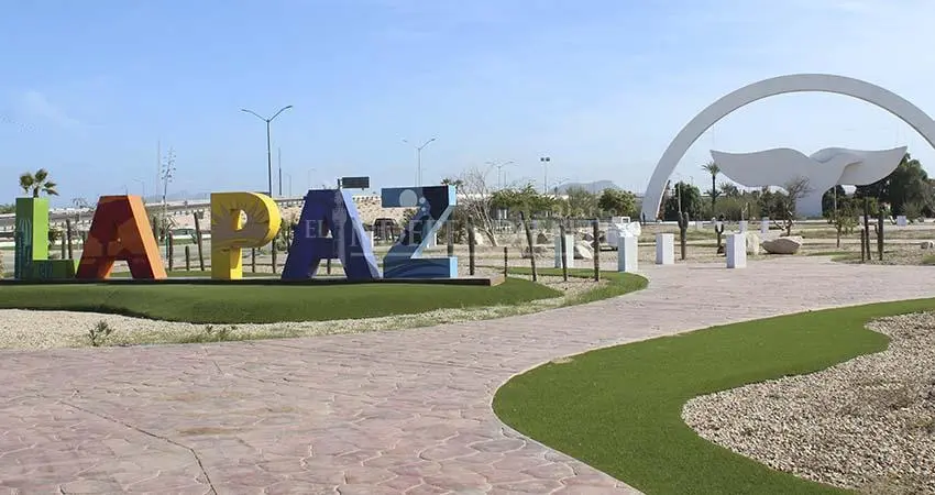 Actividades de avistamiento de ballena gris en La Paz, Baja California.
