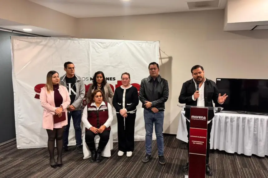 "Gilberto Gutiérrez Lara, presidente estatal de Morena, durante una conferencia."