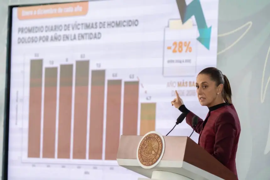 La Presidenta Claudia Sheinbaum durante la conferencia en el Cuartel General de la 2ª Zona Militar.