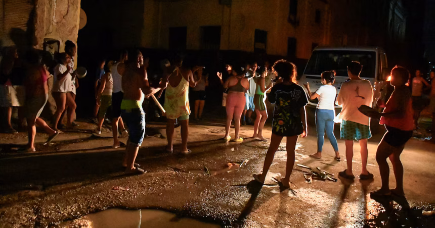 Protesta ciudadana en La Habana durante un apagón prolongado.