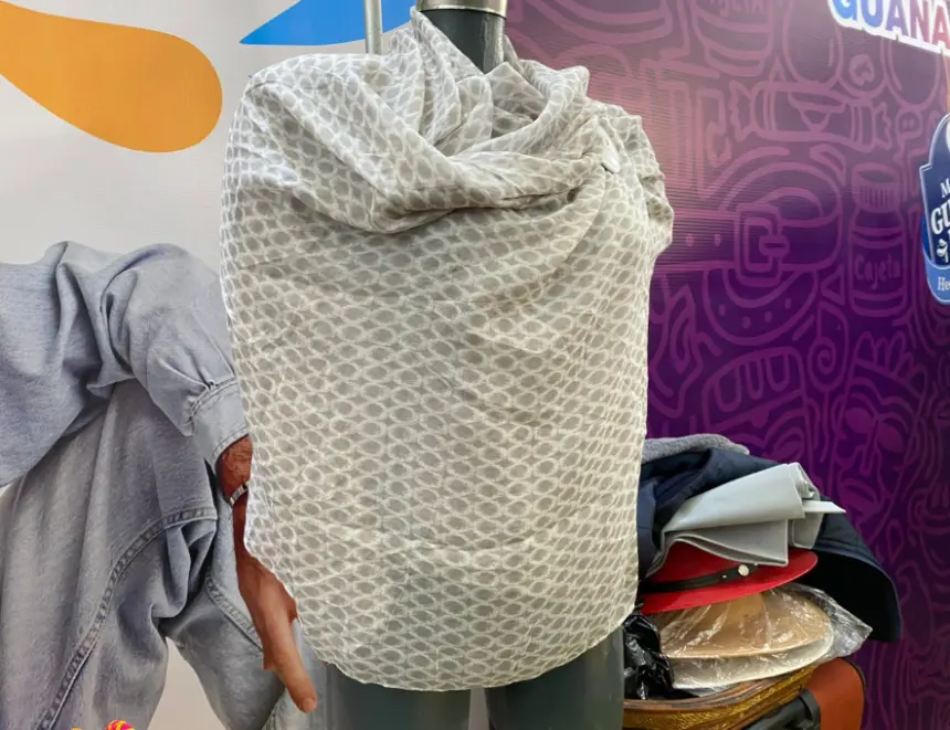 "Armando Cano muestra su colección de moda inspirada en el rebozo guanajuatense."