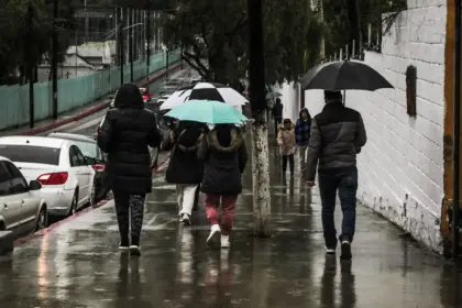 El frente frío 34 provocará descensos de temperatura y oleaje alto en la región.