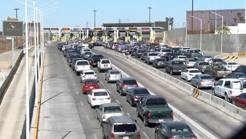 Las demoras en los cruces fronterizos de Mexicali tienen variaciones significativas que afectan a los viajeros.