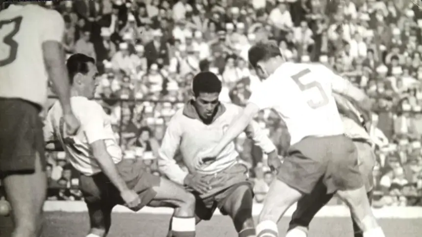El Mundial de Chile 1962 destacó por su simplicidad y el fervor popular en un contexto histórico complejo.