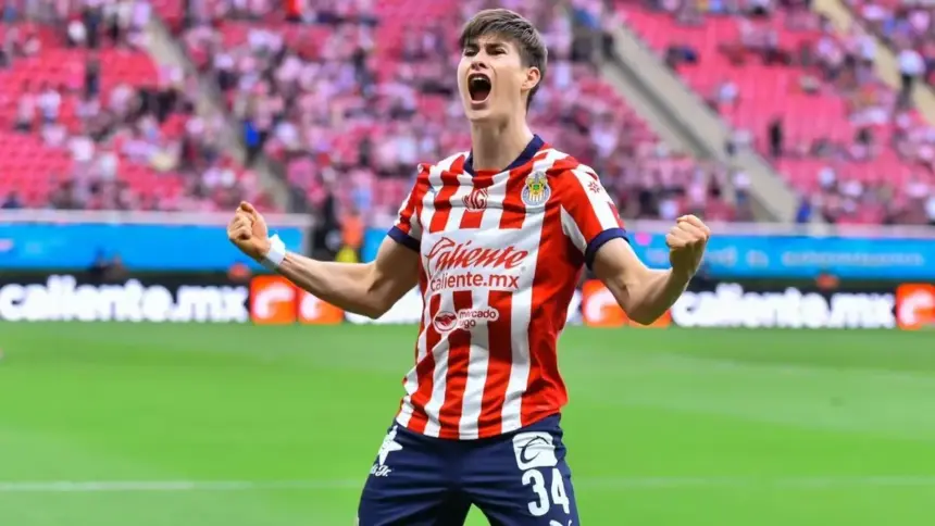 La meta del delantero de Chivas es convertirse en el primer jugador en lograrlo en toda la historia del club.