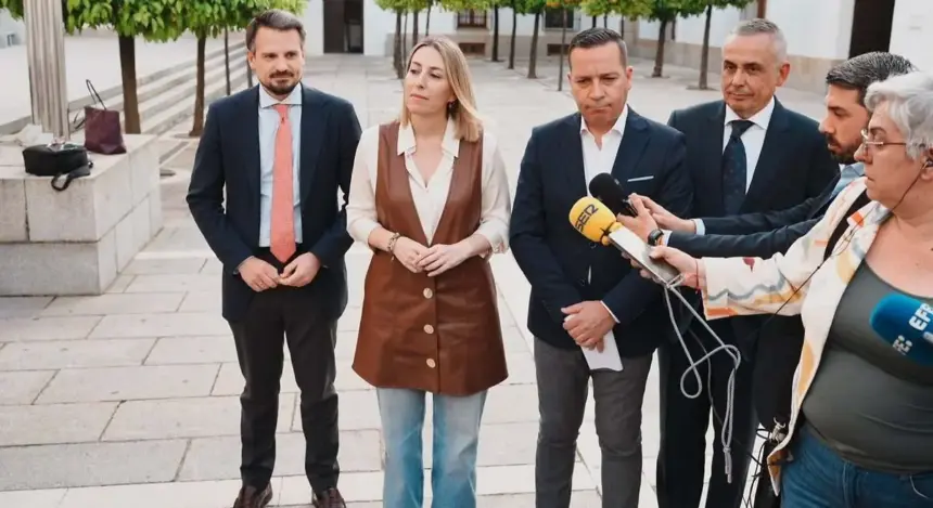 El acuerdo entre PP y Vox incluye 61 puntos clave para el gobierno regional.