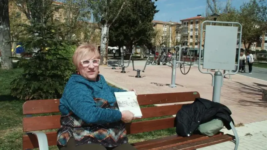 Fefa Blanco Arriazu publica un libro que explora la historia y esencia del Barrio de Lourdes en Tudela.