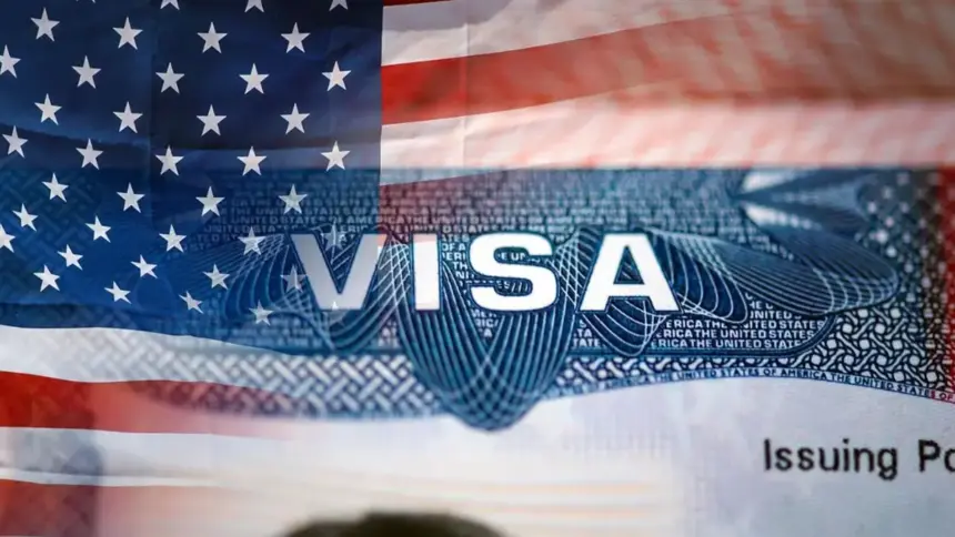 Las limitaciones impactan a colombianos y otros latinoamericanos, ampliando el control migratorio.