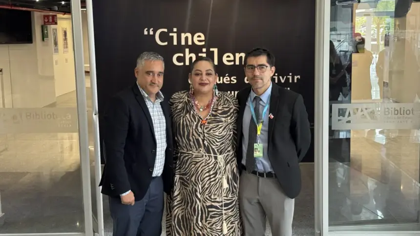 La exposición "Cine chileno: después de vivir un siglo" destaca la evolución del cine en Chile.