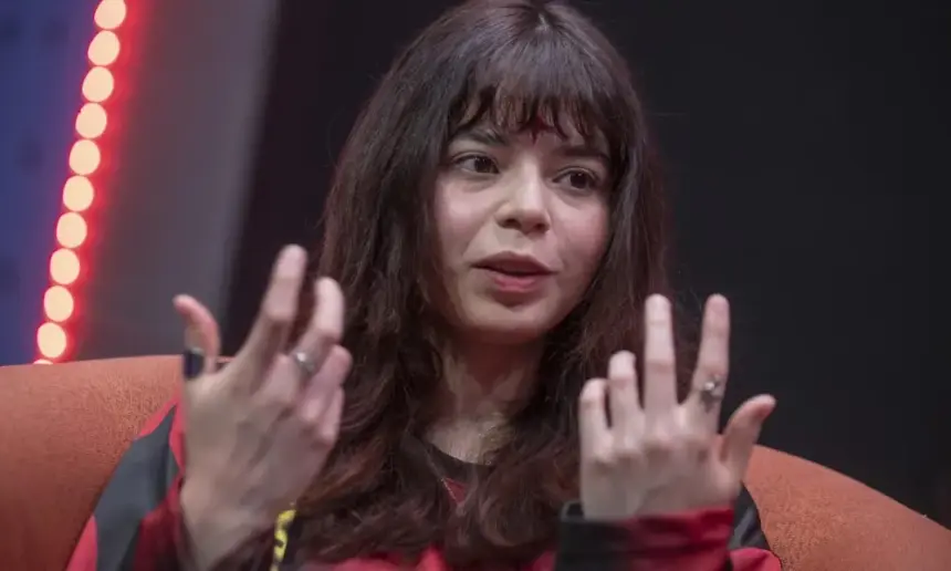 La cantante mexicana busca llevar su música a Japón y Sudamérica, destacando su evolución artística.