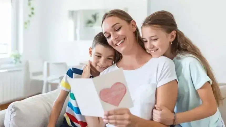 La presión del consumo transforma la celebración del Día de las Madres en Barquisimeto, evidenciando un cambio en la perspectiva sobre el regalo.