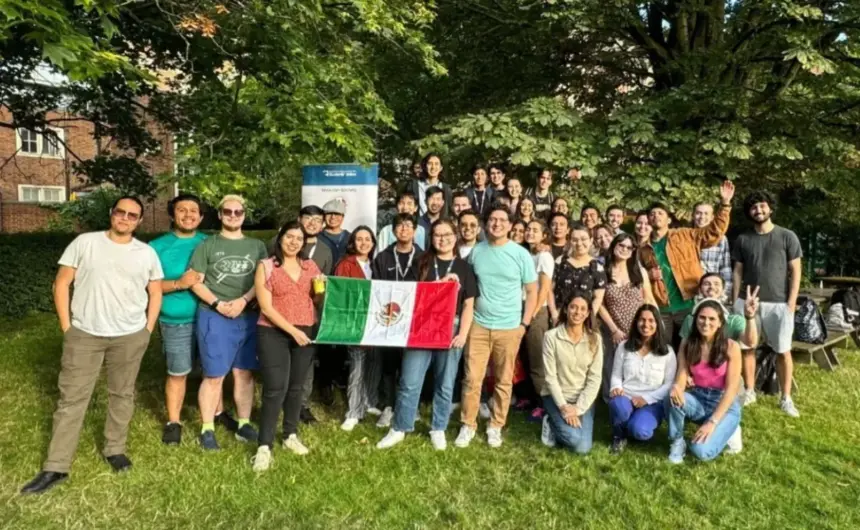 Estudiantes quedan sin apoyo económico para vivienda y alimentación en el extranjero.