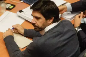 El exdiputado enfrenta acusaciones de emitir boletas ideológicamente falsas y fraude fiscal.