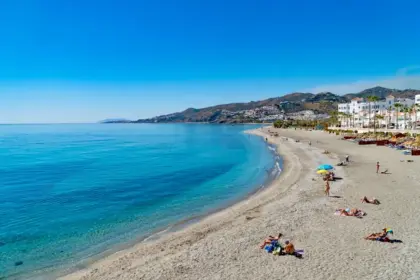 La certificación resalta el compromiso de Nerja por la sostenibilidad y el turismo de calidad en la Costa del Sol.
