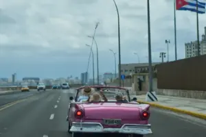 La nueva ley de migración y extranjería facilita la ciudadanía a extranjeros y elimina restricciones para cubanos.