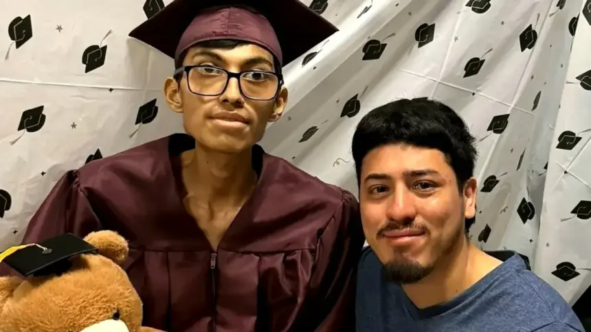 Kevin González, de 18 años, enfrenta sus últimos días mientras sus padres están detenidos por intentar verlo.