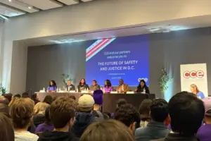 Los aspirantes a la alcaldía de Washington DC discuten promesas y falta de enfoques concretos para latinos.