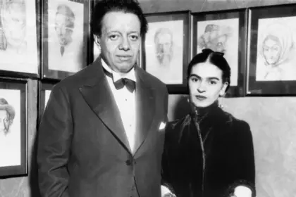 Esta obra fusiona el arte y la música para celebrar el legado de estos íconos mexicanos.