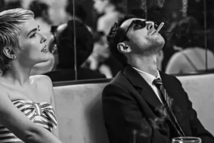 La película explora el rodaje de un clásico del cine francés y su impacto en la industria.