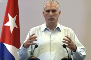 El presidente cubano critica a Estados Unidos por negar el bloqueo petrolero que afecta a la isla.