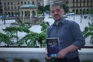 López refleja su conexión con la ciudad a través de una historia personal y emocional.