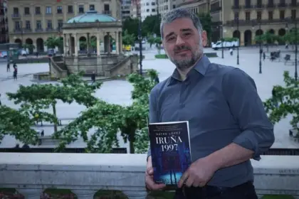 López refleja su conexión con la ciudad a través de una historia personal y emocional.