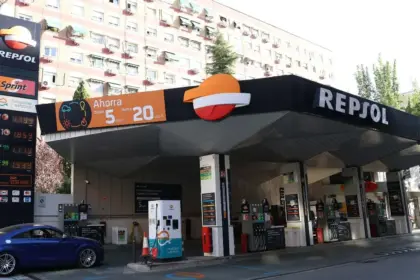 La variabilidad de precios de los combustibles afecta a los conductores en diversas provincias del país.