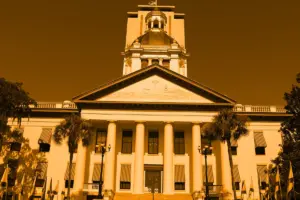 La firma expande su operación en el Condado de Palm Beach con un experto local.