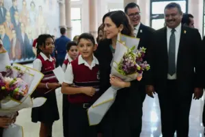 La presidenta madrileña denuncia descoordinación del Gobierno español en salud pública.